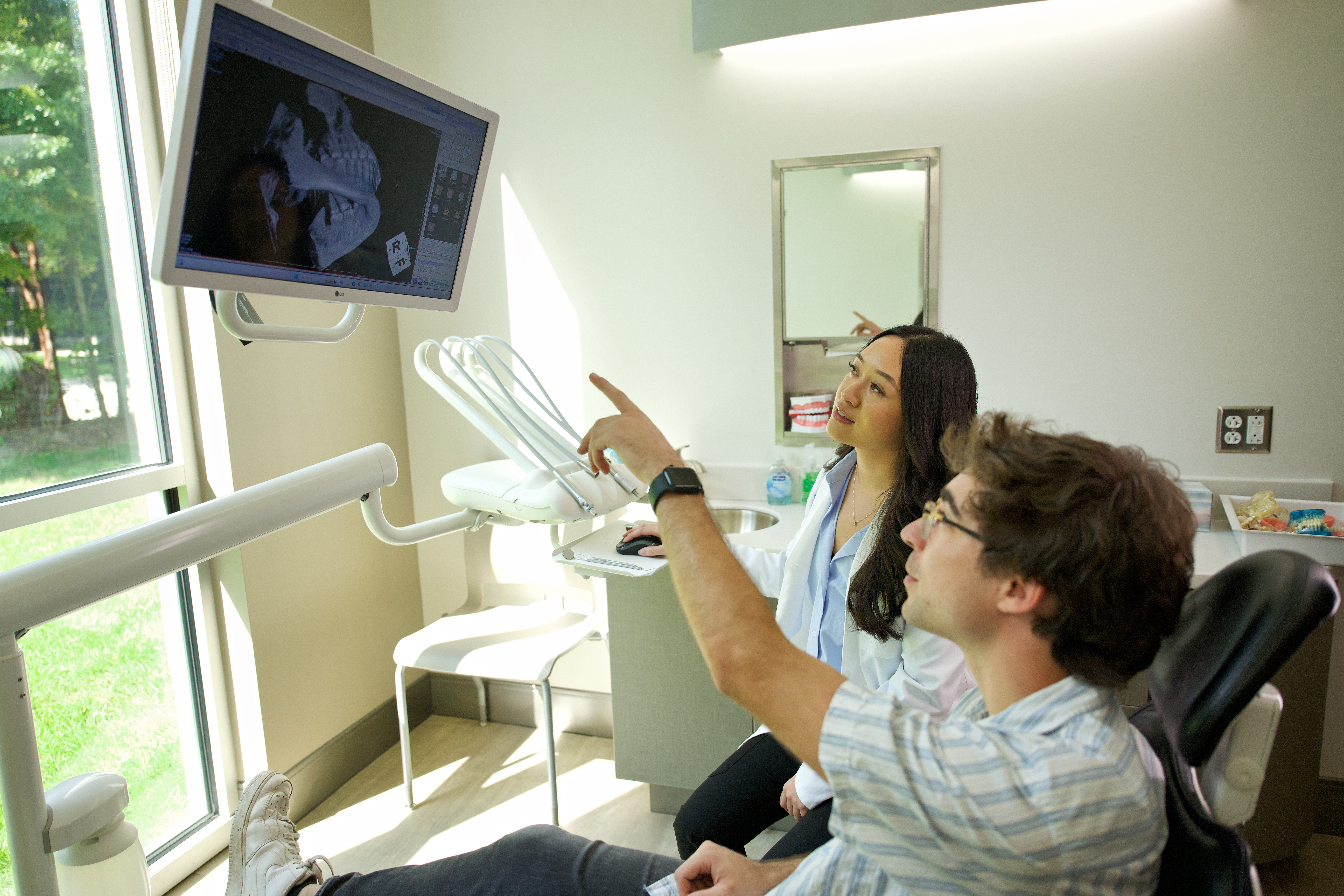 Achieve a Flawless Smile with Porcelain Veneers in Baton Rouge